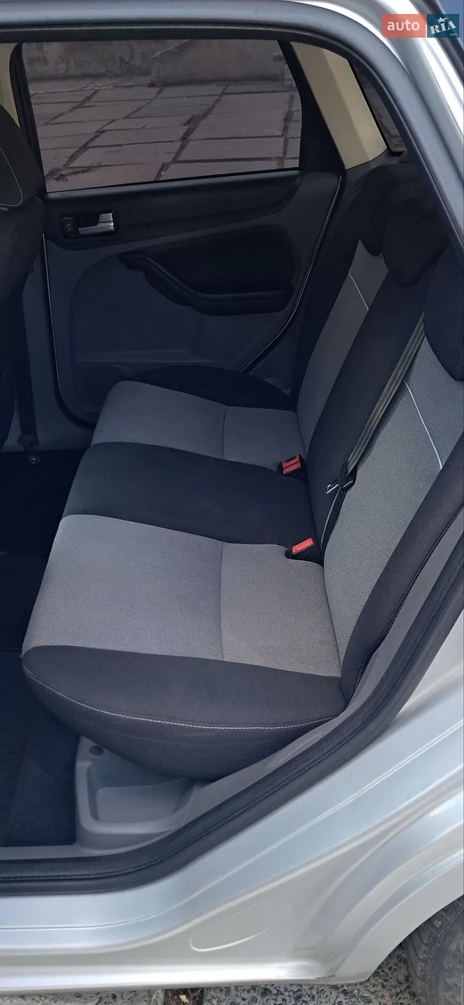 2010 Ford Focus - мініатюра 15