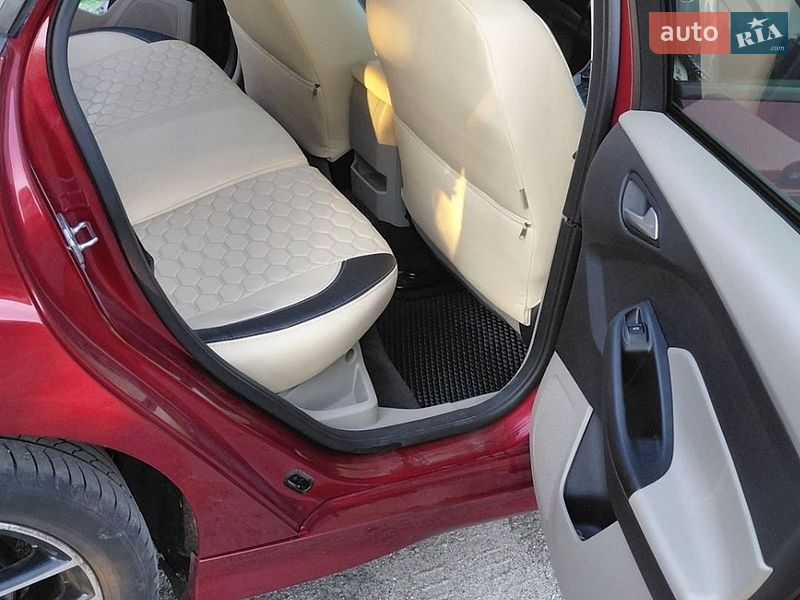 Хэтчбек Ford Focus 2015 в Богуславе