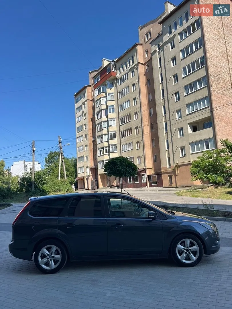 2010 Ford Focus - мініатюра 4