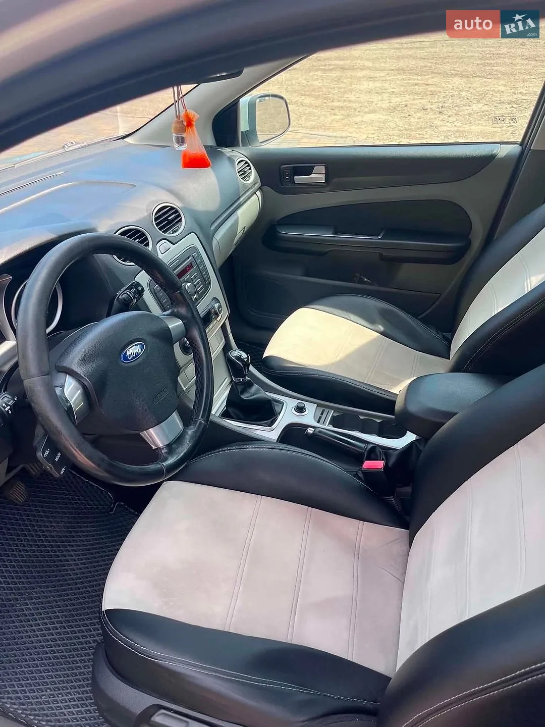 2010 Ford Focus - мініатюра 5