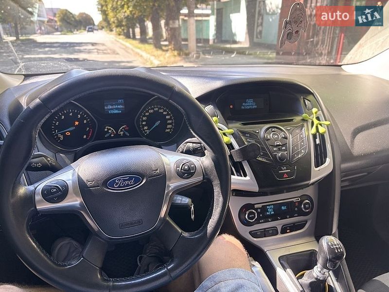 Хетчбек Ford Focus 2013 в Синельниковому