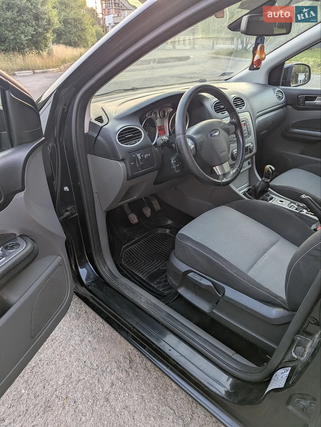 2010 Ford Focus - мініатюра 11