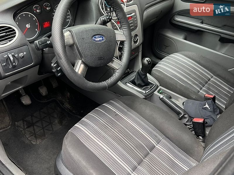 Хэтчбек Ford Focus 2011 в Смеле