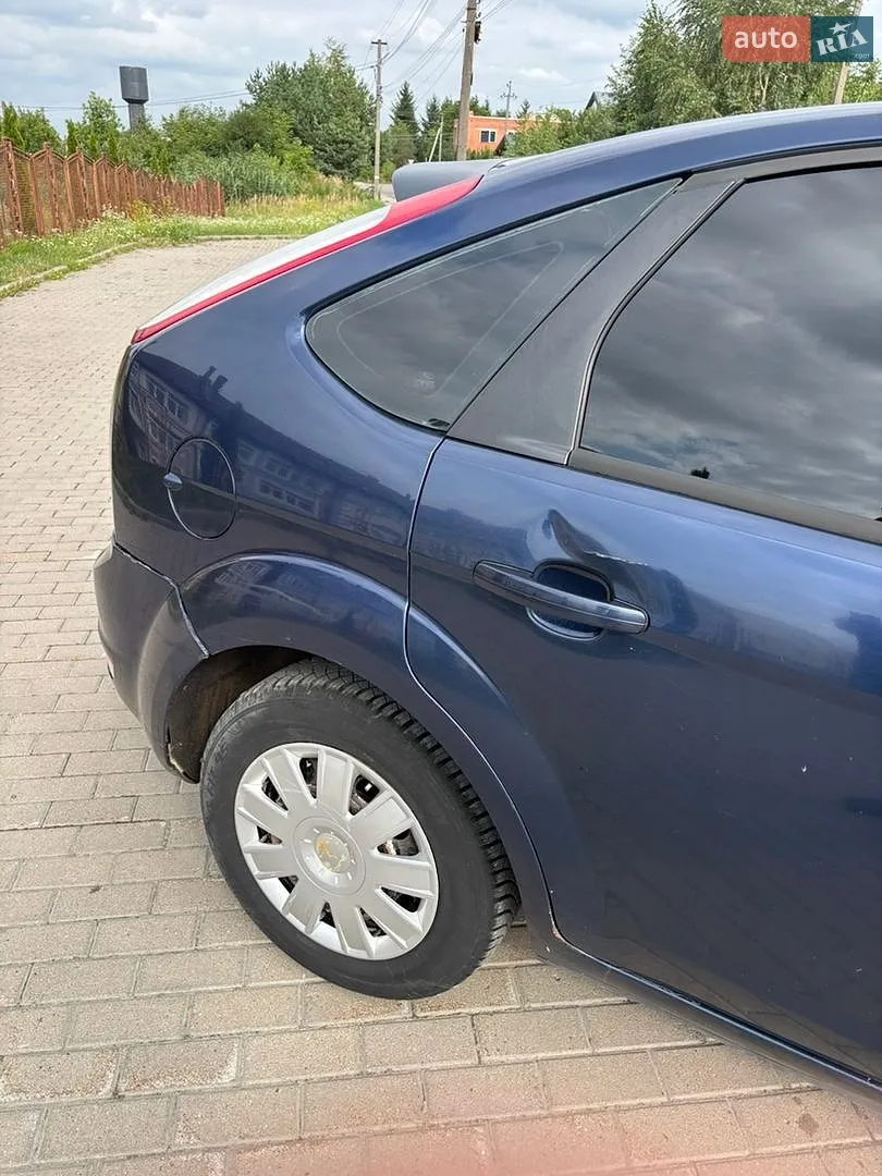 2010 Ford Focus - мініатюра 9