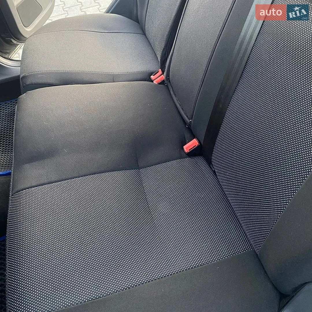 2010 Ford Focus - мініатюра 11