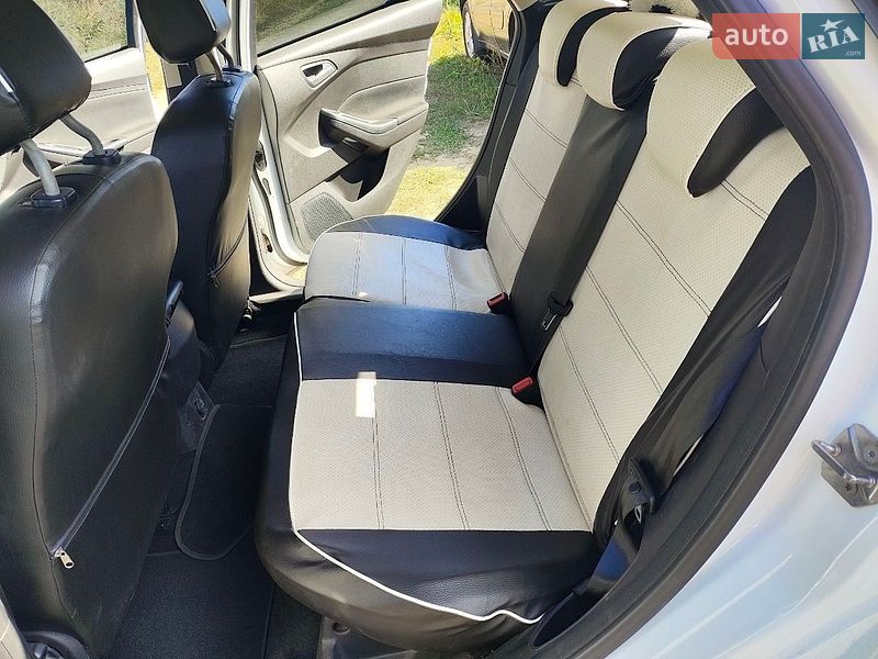 Хэтчбек Ford Focus 2012 в Петрове