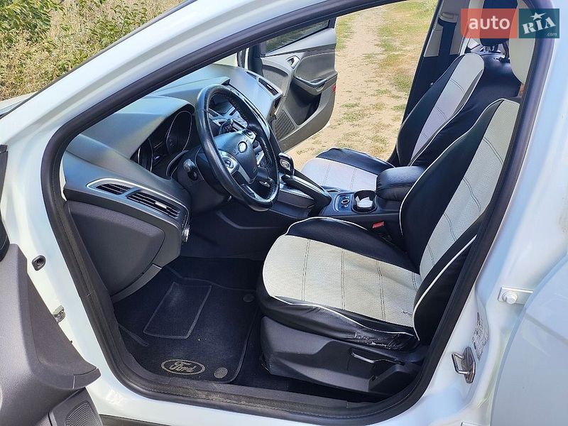 Хэтчбек Ford Focus 2012 в Петрове