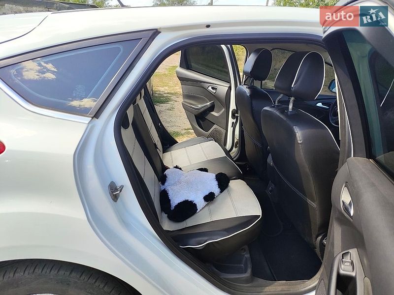 Хэтчбек Ford Focus 2012 в Петрове