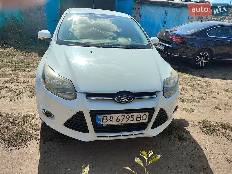 Хэтчбек Ford Focus 2012 в Петрове