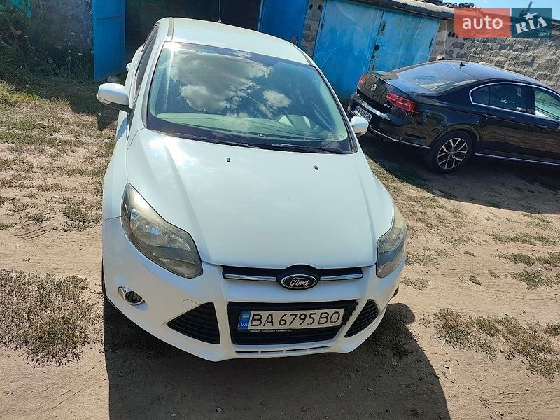 Хэтчбек Ford Focus 2012 в Петрове