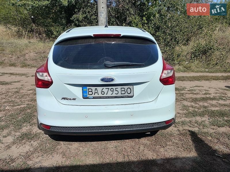 Хэтчбек Ford Focus 2012 в Петрове