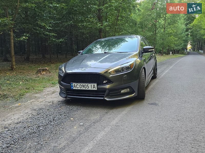 Хэтчбек Ford Focus 2017 в Луцке