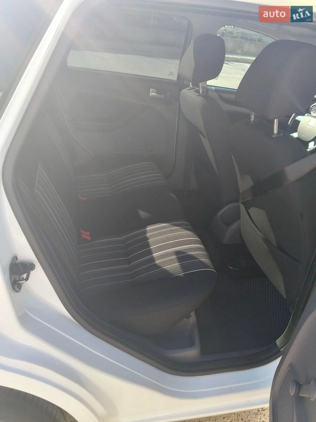 2010 Ford Focus - мініатюра 7