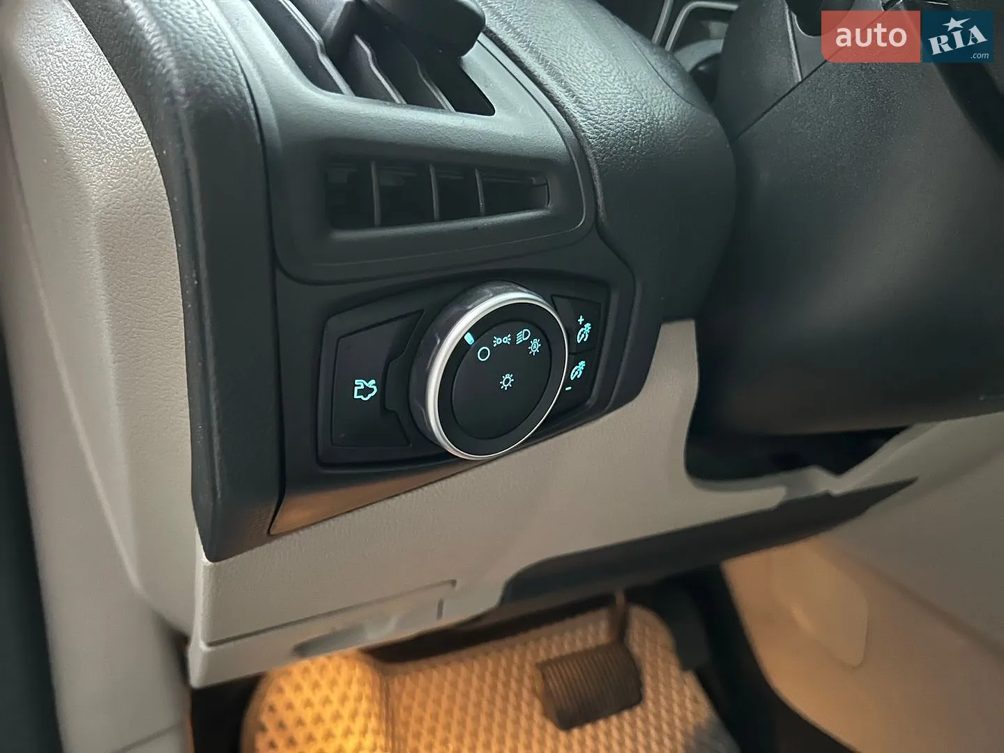 2016 Ford Focus - мініатюра 19