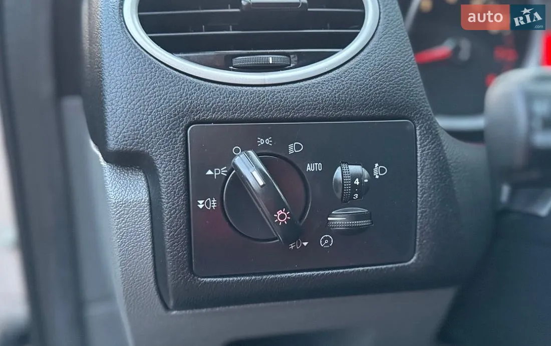 2010 Ford Focus - мініатюра 22