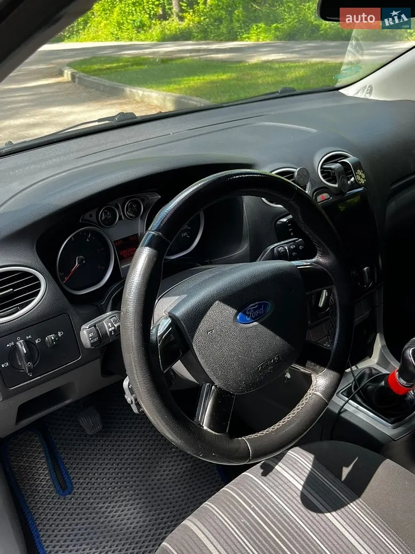 2010 Ford Focus - мініатюра 12