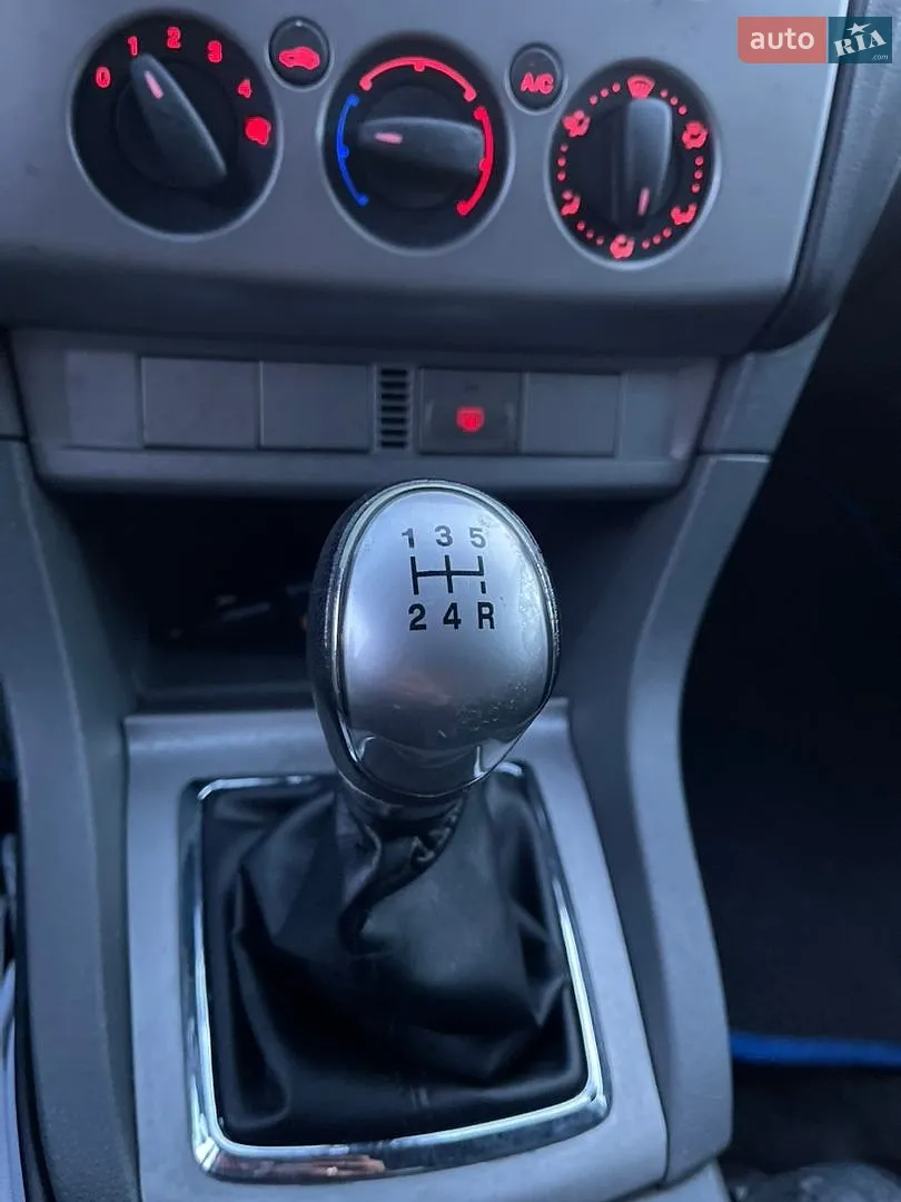 2010 Ford Focus - мініатюра 19