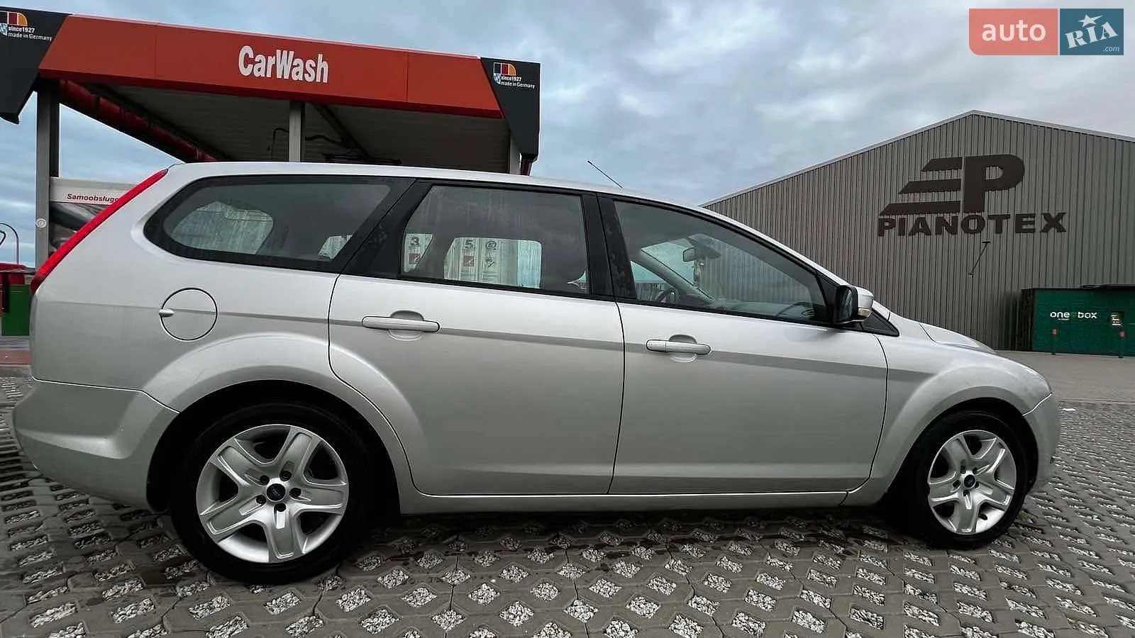 2010 Ford Focus - мініатюра 2