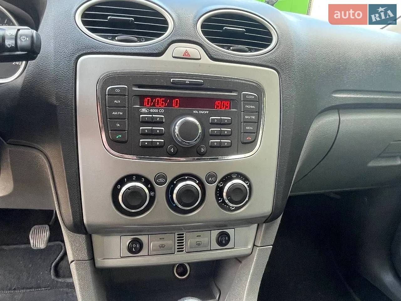 2010 Ford Focus - мініатюра 15