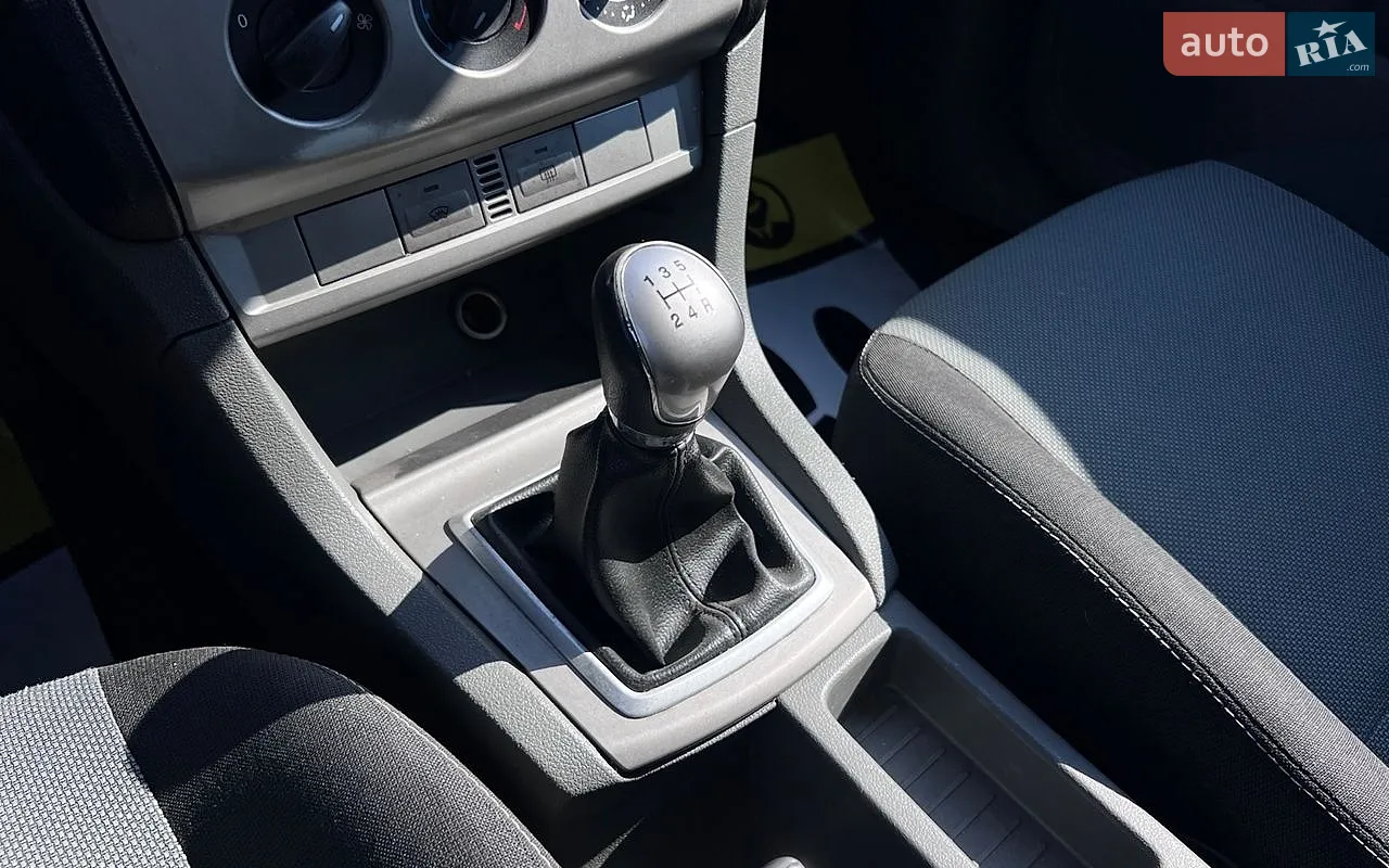 2010 Ford Focus - мініатюра 15