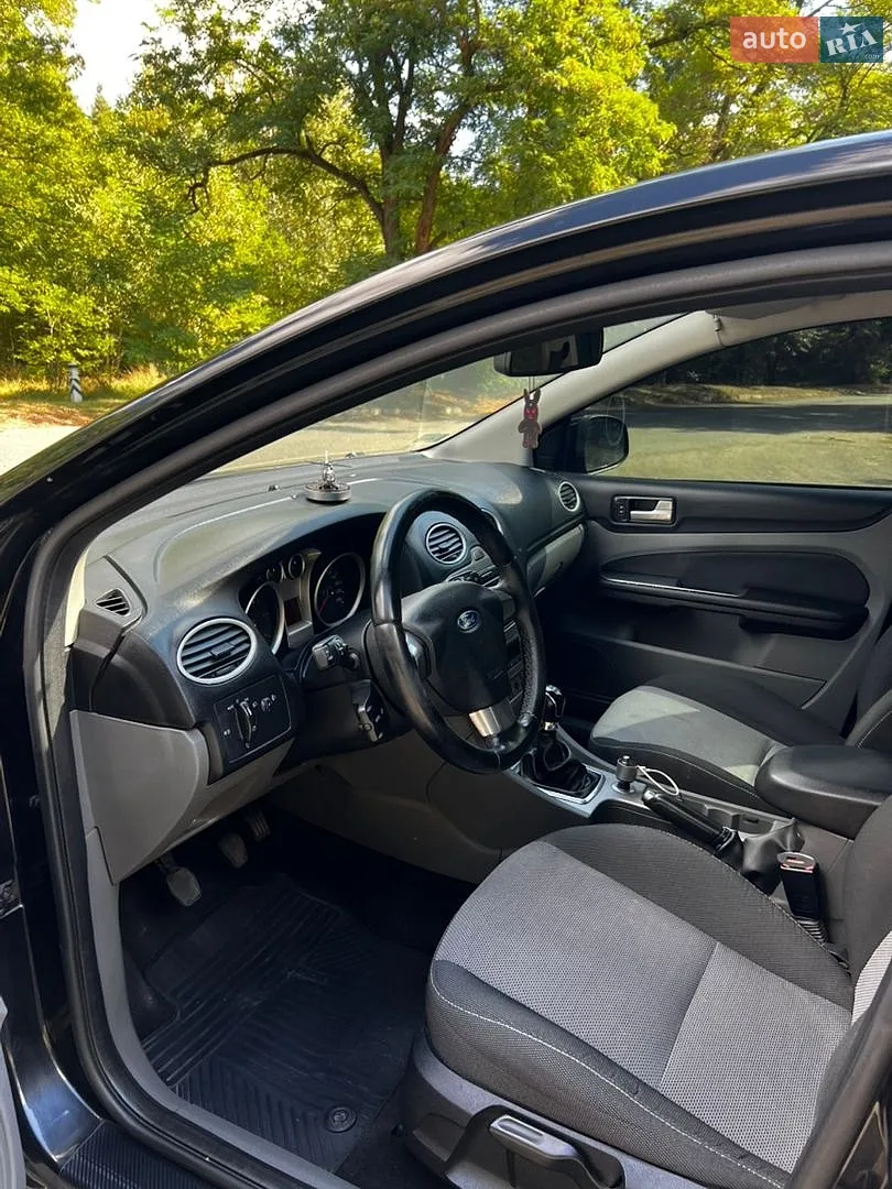 2010 Ford Focus - мініатюра 10