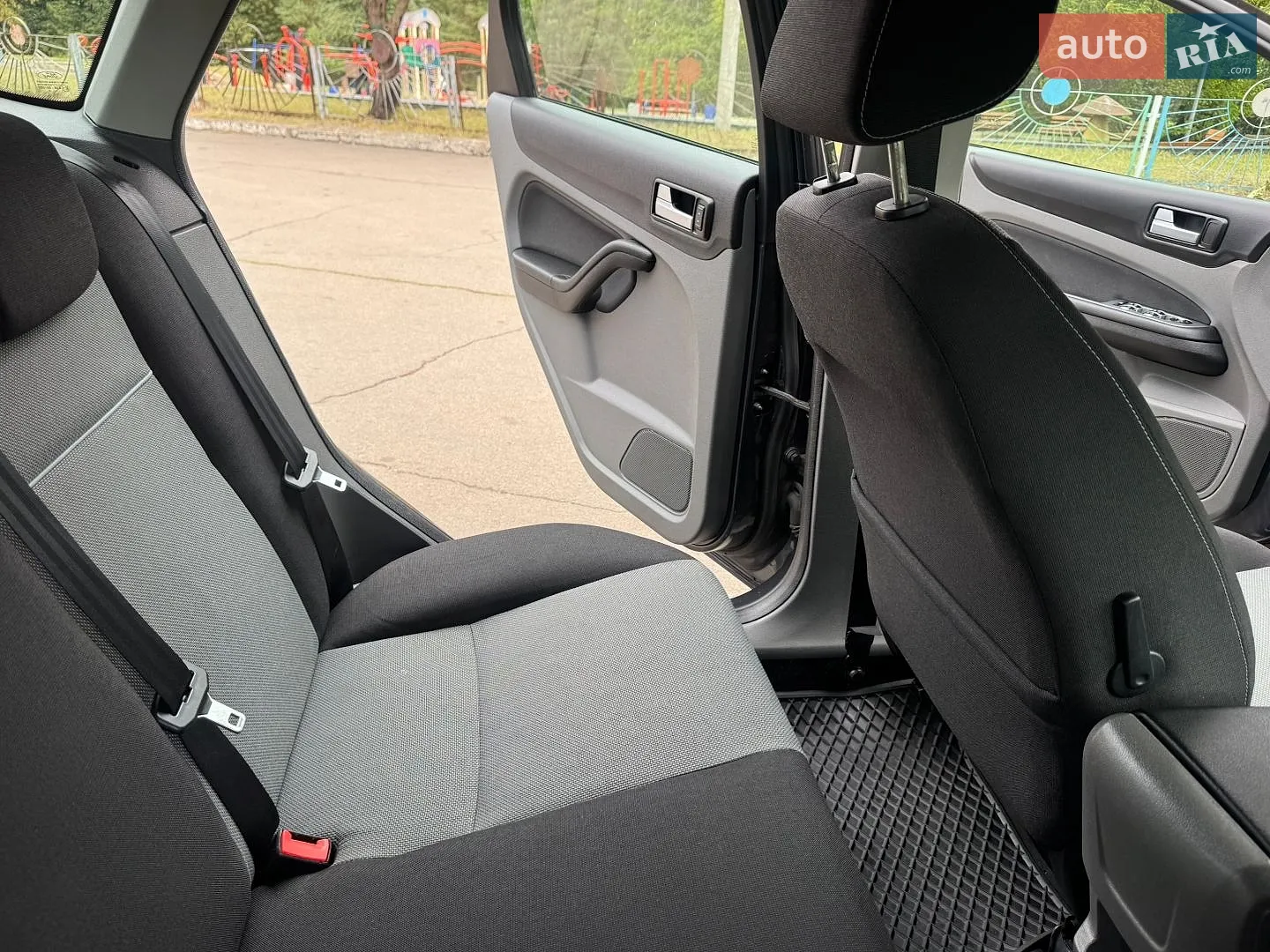 2010 Ford Focus - мініатюра 23