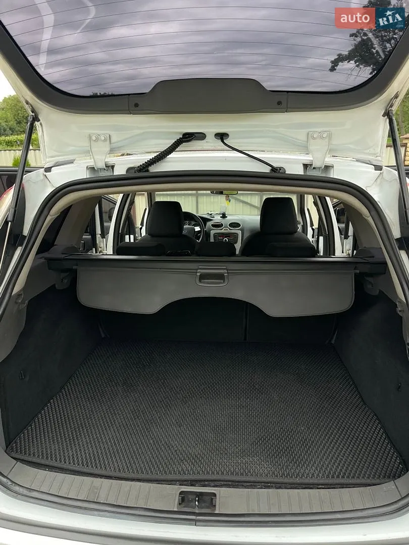 2010 Ford Focus - мініатюра 11