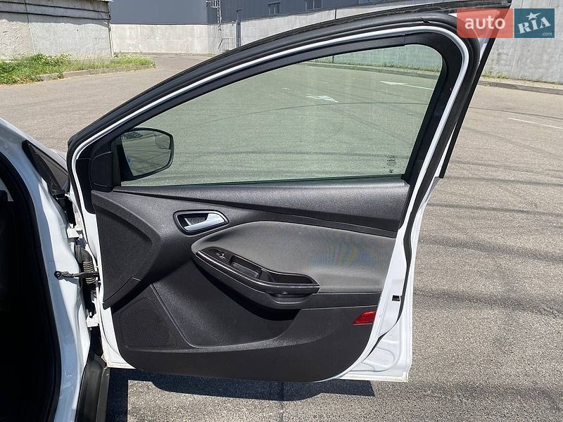 Хэтчбек Ford Focus 2014 в Киеве