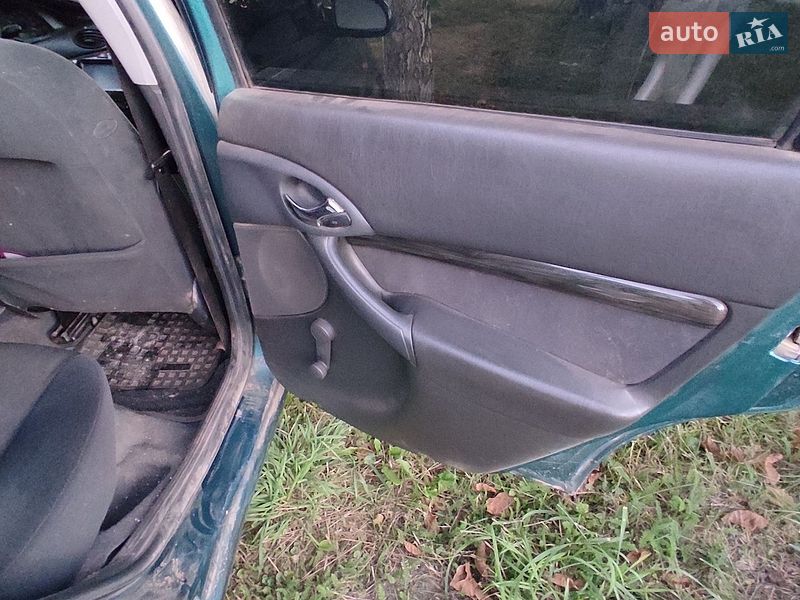 Седан Ford Focus 2000 в Казатине