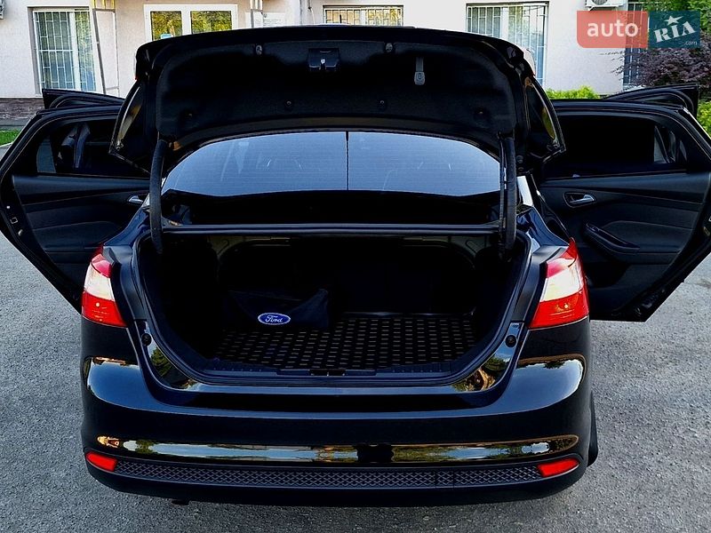 Седан Ford Focus 2013 в Песочине
