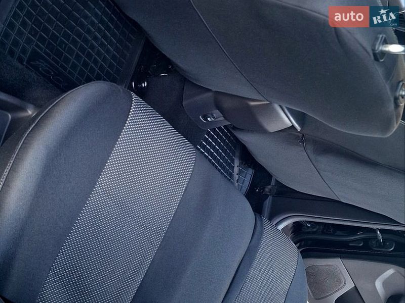 Седан Ford Focus 2013 в Песочине
