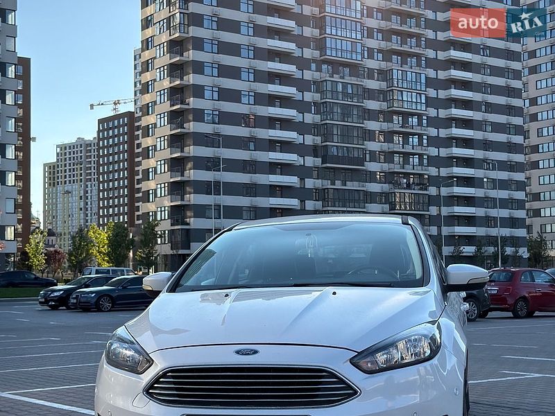 Хэтчбек Ford Focus 2015 в Киеве