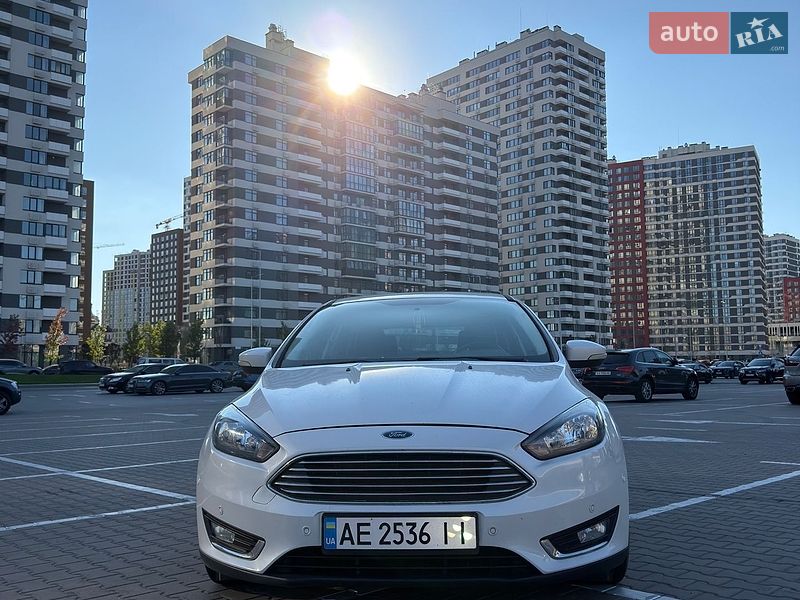Хэтчбек Ford Focus 2015 в Киеве