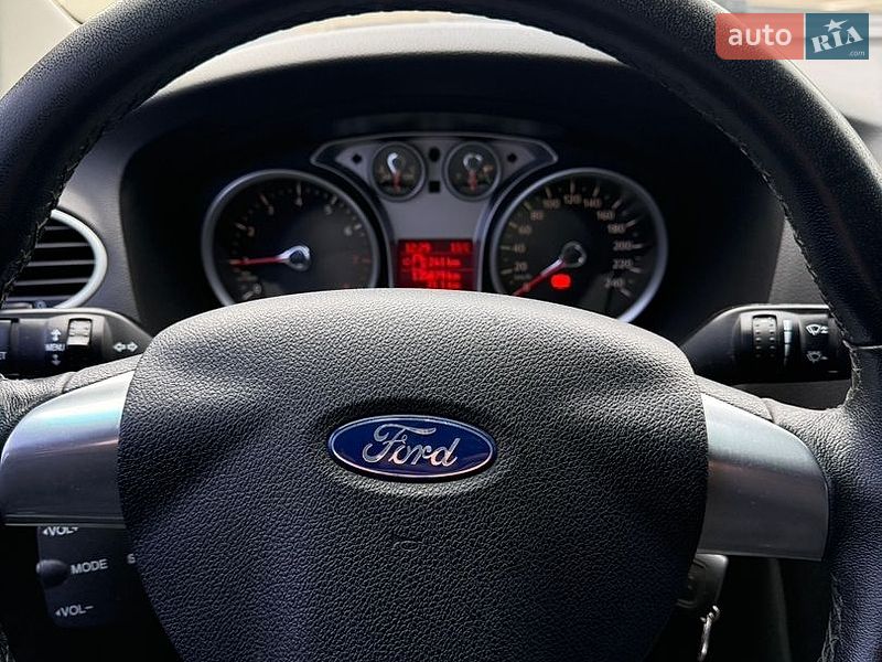 Хэтчбек Ford Focus 2011 в Киеве