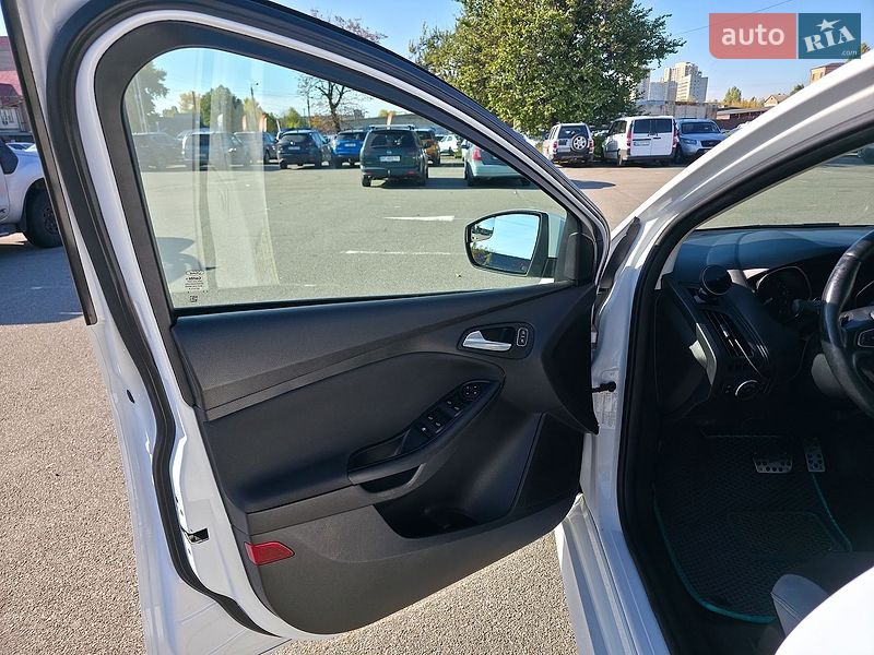 Хэтчбек Ford Focus 2015 в Киеве