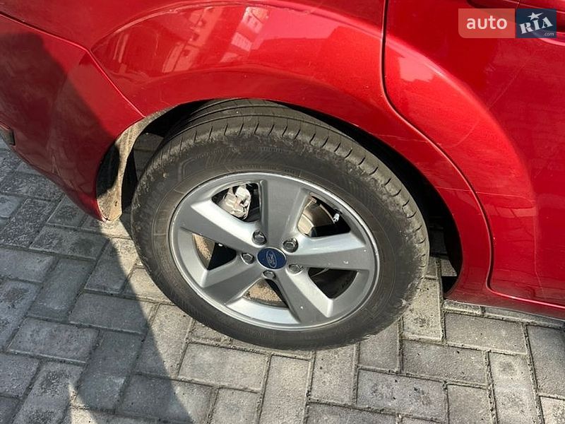 Хэтчбек Ford Focus 2008 в Ромнах