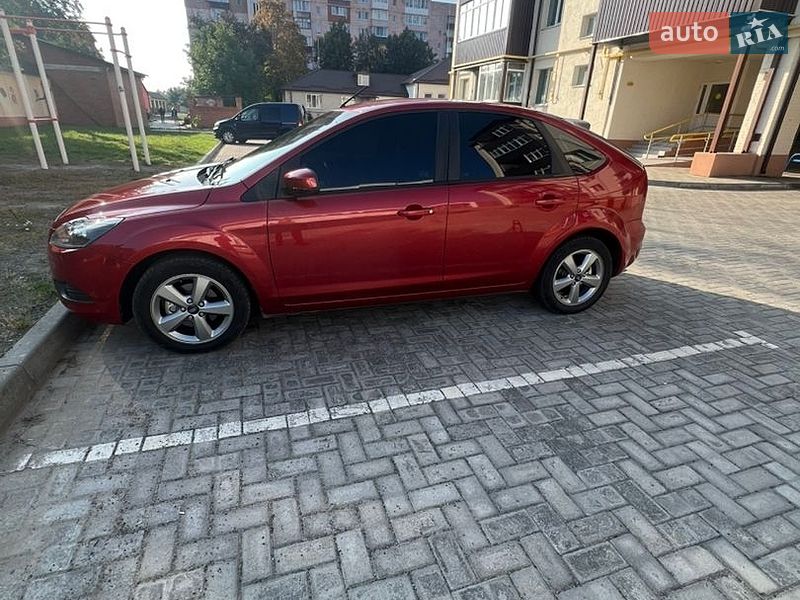 Хэтчбек Ford Focus 2008 в Ромнах