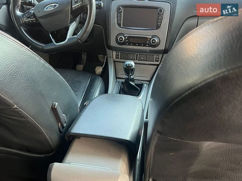 Хэтчбек Ford Focus 2008 в Ромнах