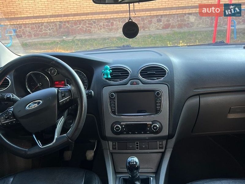 Хэтчбек Ford Focus 2008 в Ромнах