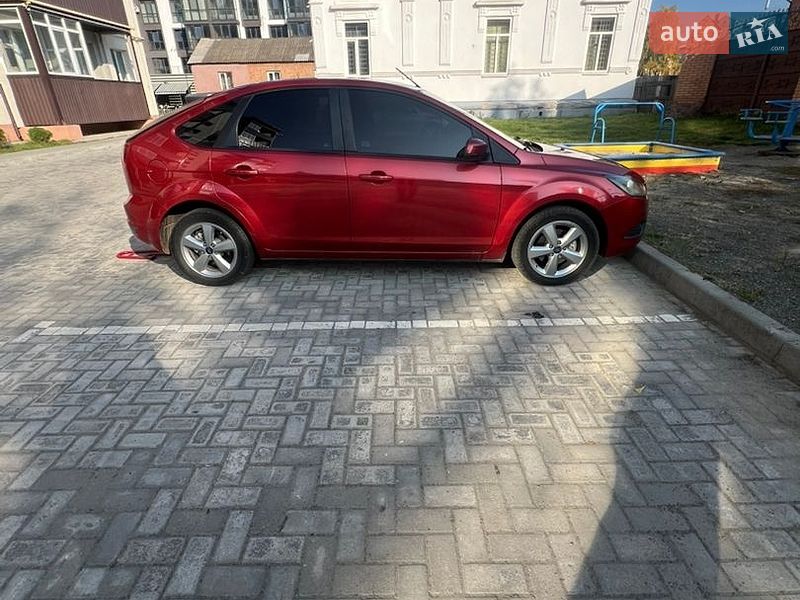 Хэтчбек Ford Focus 2008 в Ромнах