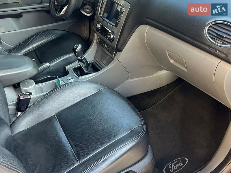 Хэтчбек Ford Focus 2008 в Ромнах