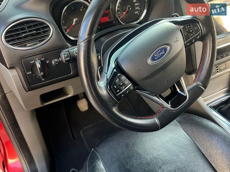 Хэтчбек Ford Focus 2008 в Ромнах