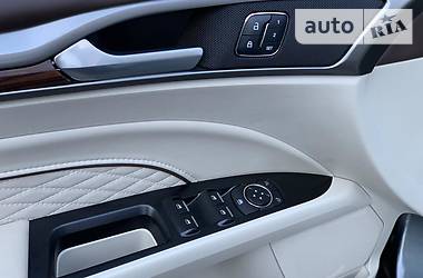 Седан Ford Fusion 2017 в 