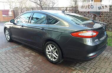Седан Ford Fusion 2016 в 