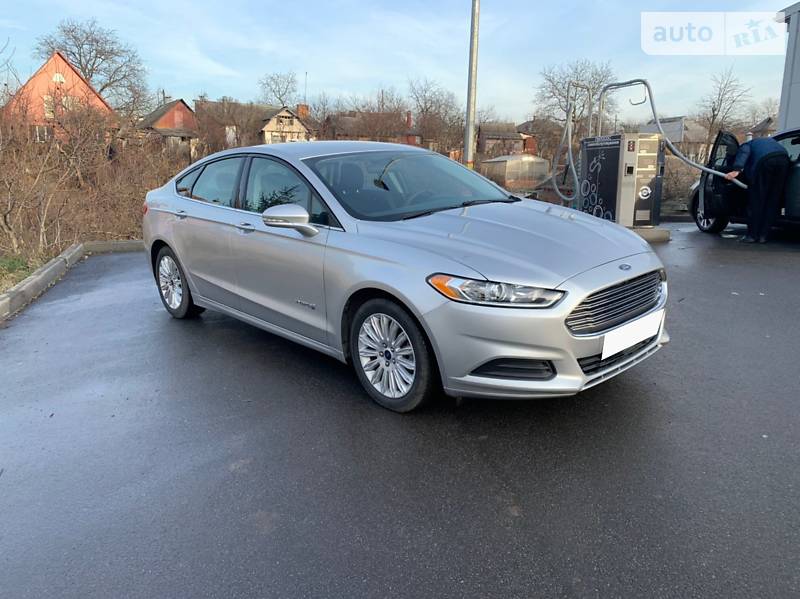 Седан Ford Fusion 2015 в 