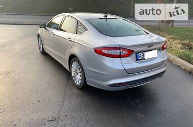 Седан Ford Fusion 2015 в 