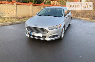 Седан Ford Fusion 2015 в 