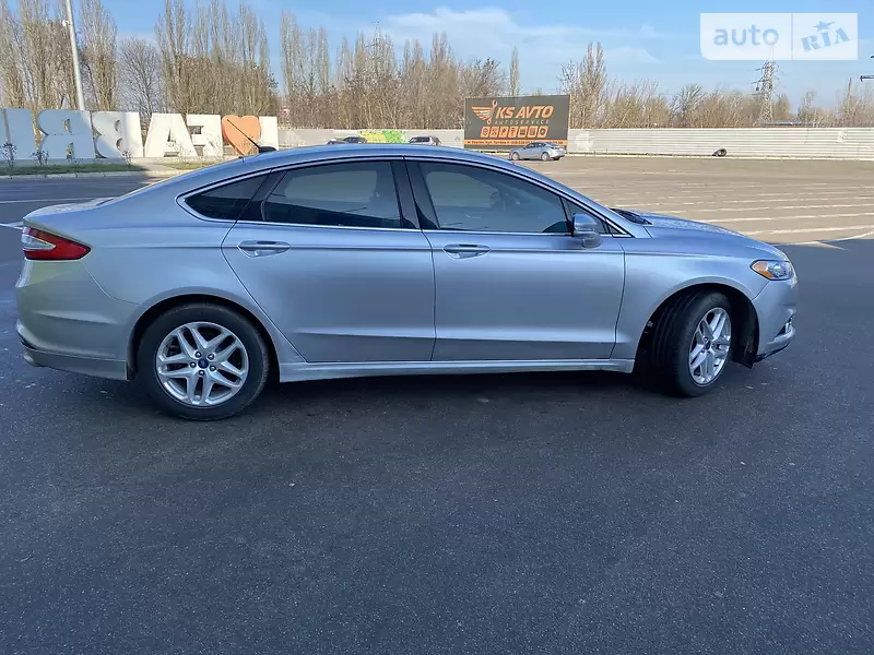 Седан Ford Fusion 2013 в 