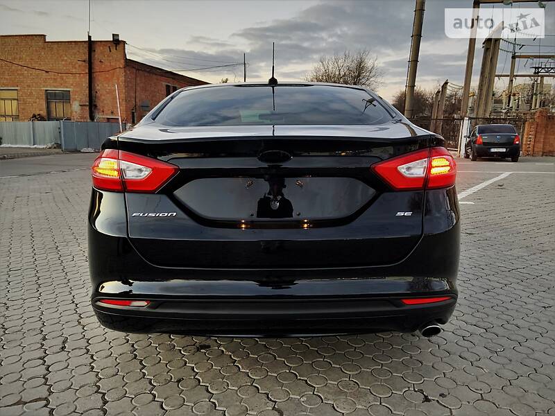 Седан Ford Fusion 2015 в Чернівцях
