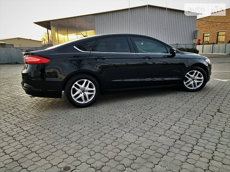 Седан Ford Fusion 2015 в Чернівцях